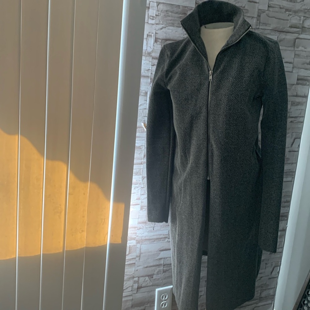 Is a long blazer, not lining